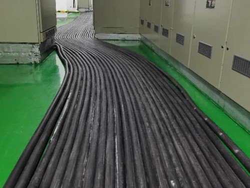 福州如何根据理论计算公式计算温度对特定电压测量结果的影响？