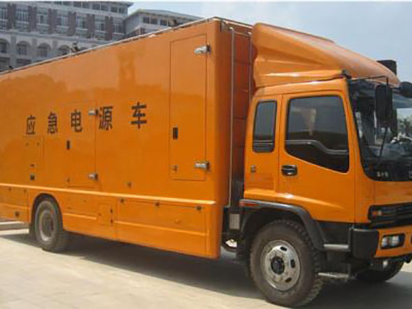 福州冬季柴油发电机启动前，如何检查燃油系统中的积水？